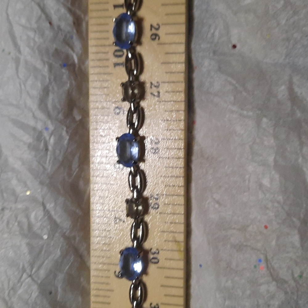 Zwarovski crystal Necklace - Picture 12 of 16